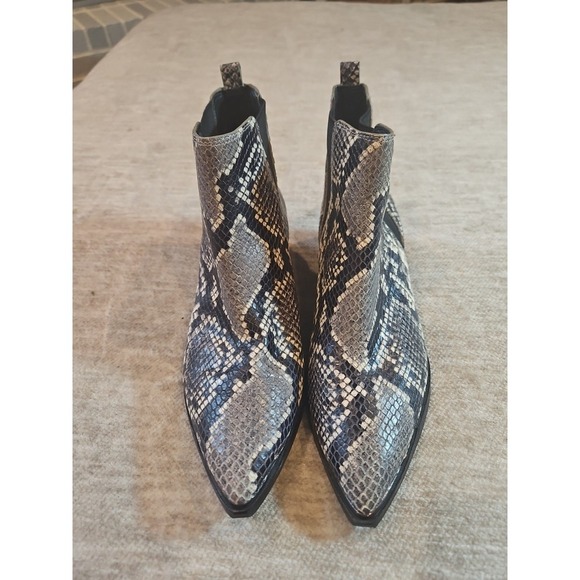 Marc Fisher LTD Snakeskin Textured Leather Yale Chelsea Boots Women's Size 7M - Picture 2 of 7